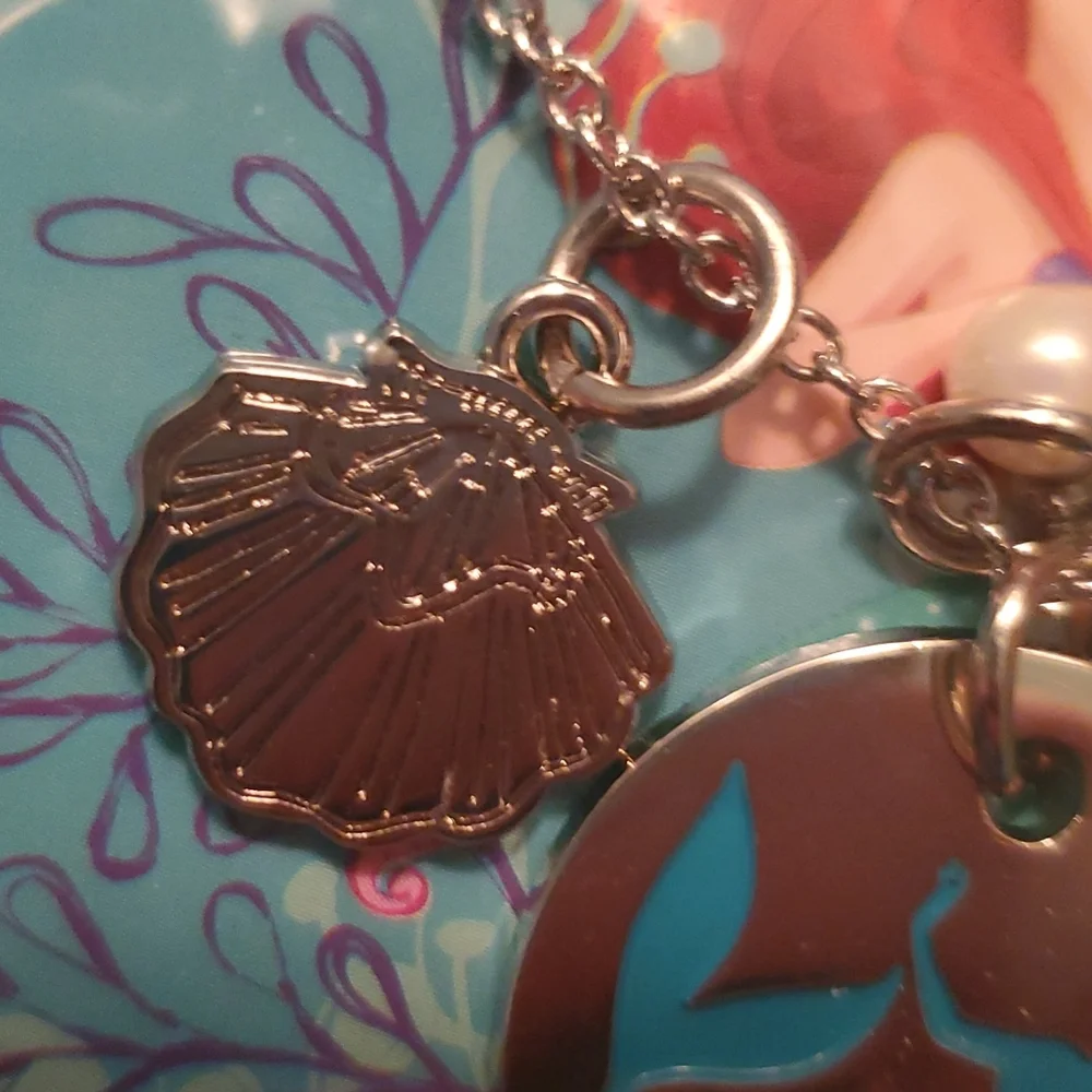 Disney NWT The Little‎ Mermaid charm necklace